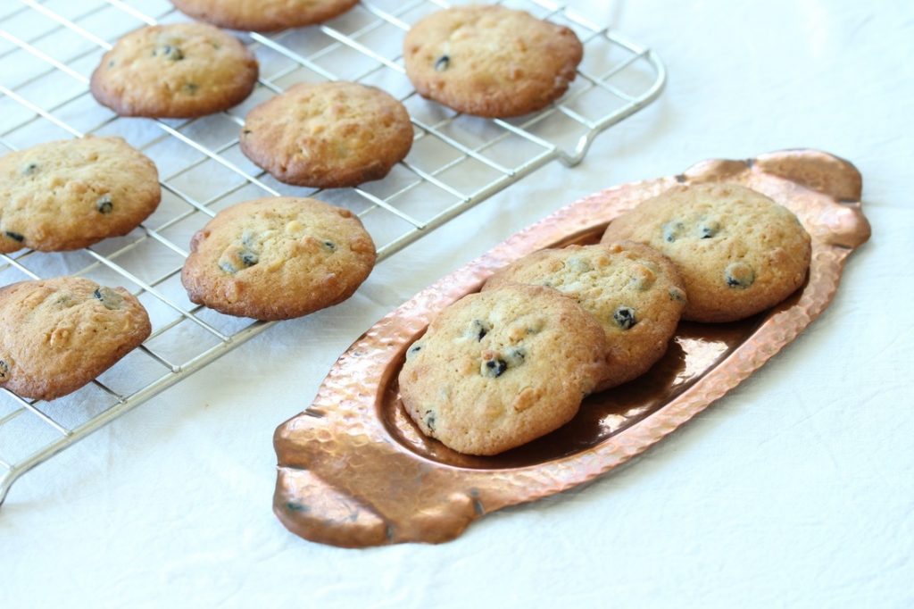 Cookies med blåbær og hvit sjokolade