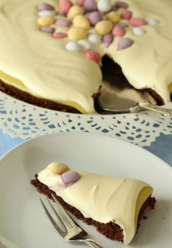 Sjokoladekake med lemoncurd og hvit sjokoladekrem (glutenfri)