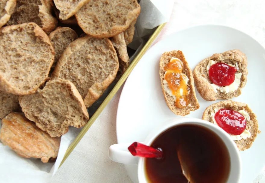 Skonrokker, skorper eller grove kavringer