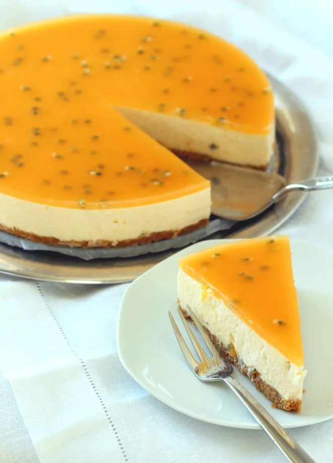 Tropisk ostekake med mango og pasjonsfrukt