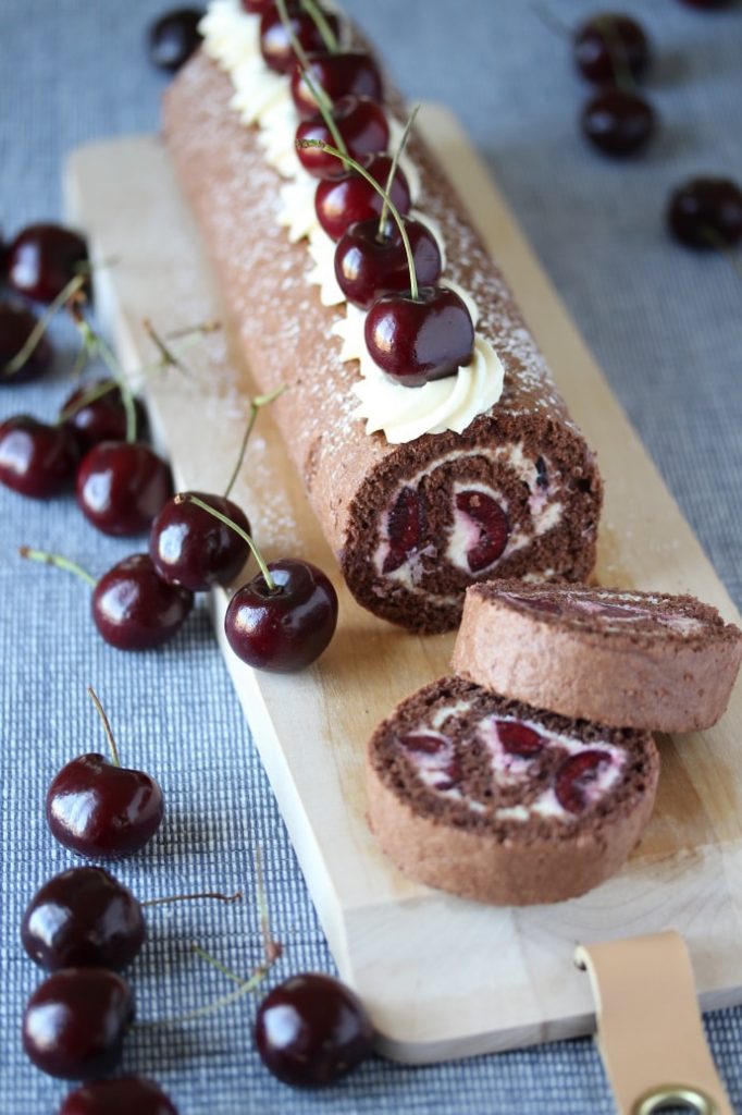 Rullekake med mascarpone og bær