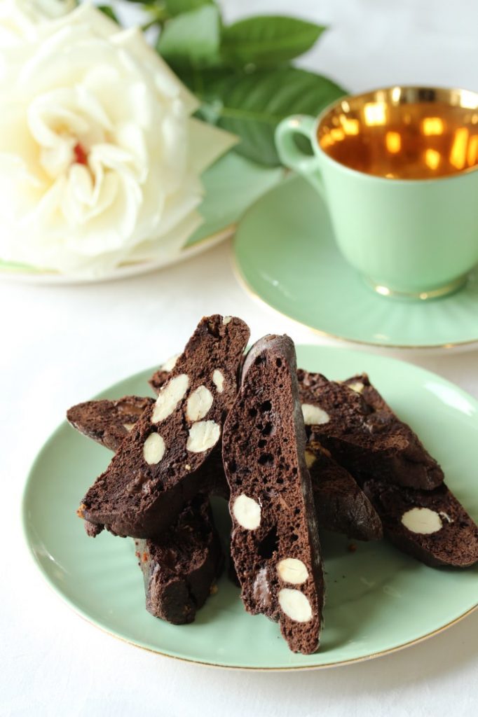 Biscotti med mandler og sjokolade